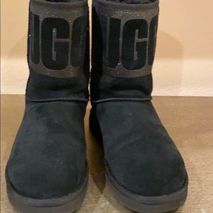 Short black Uggs
